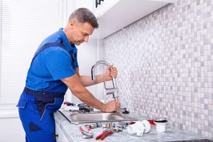 Commons Signs That Point To Problems With Your Kitchen Plumbing
